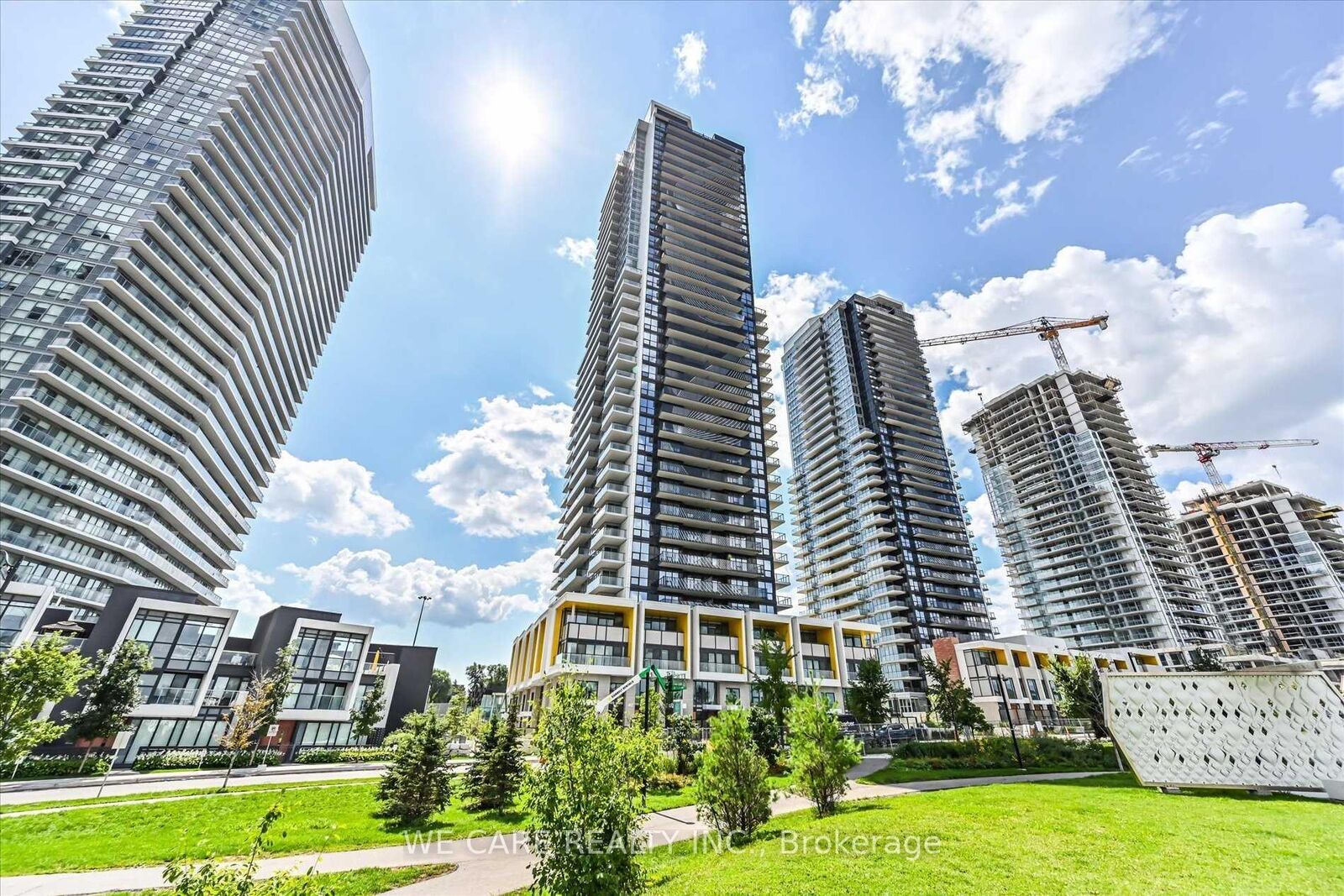 Photo de la propriété:  95 McMahon Drive 4006  ON M2K 0H2 