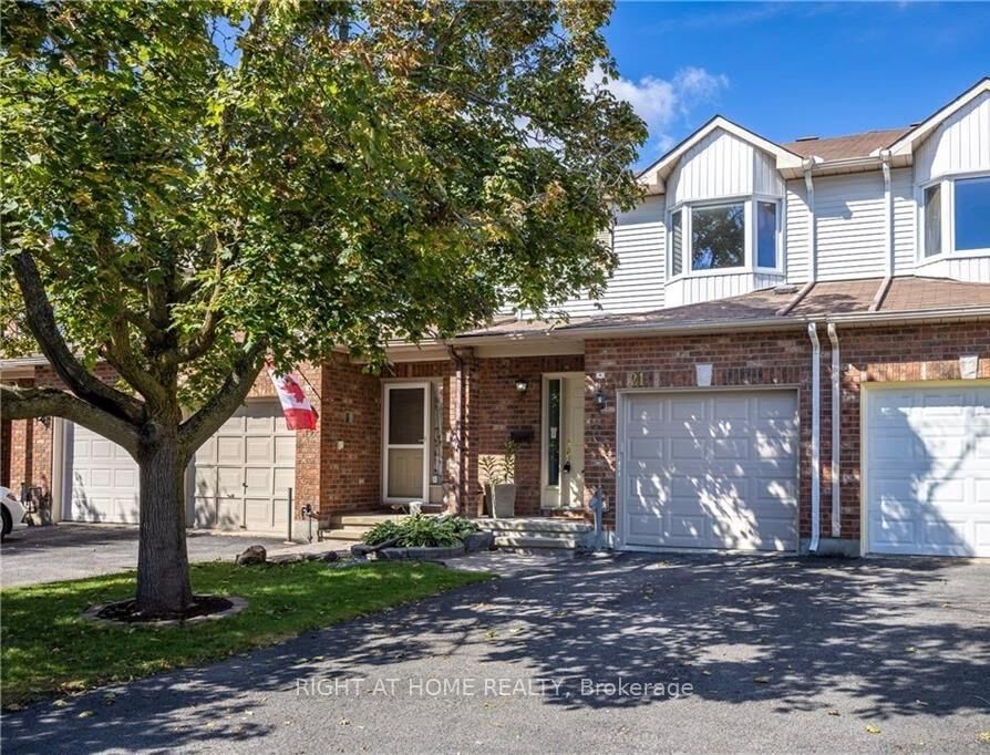 Property Photo: 21 Grenadier Way ON K2J 4L3