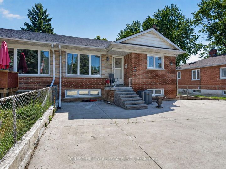 Property Photo:  361 Blue Grass Boulevard  ON L4C 3H3 