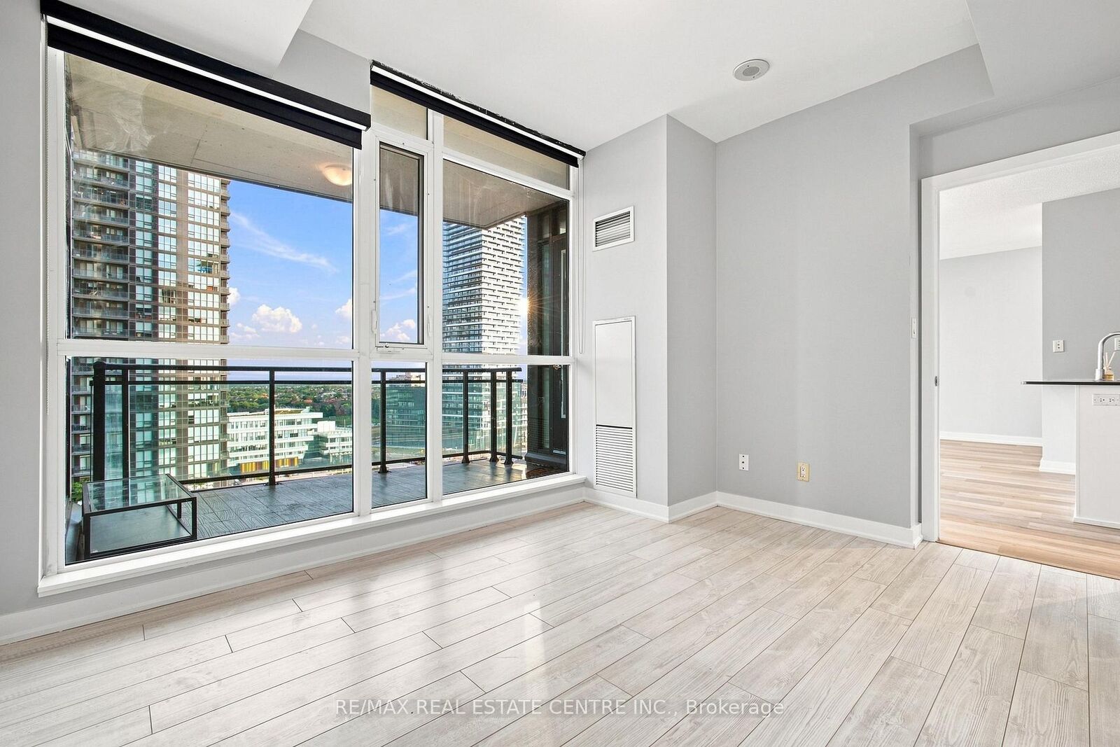 Property Photo: 4065 Brickstone Mews 1103 ON L5B 0G3