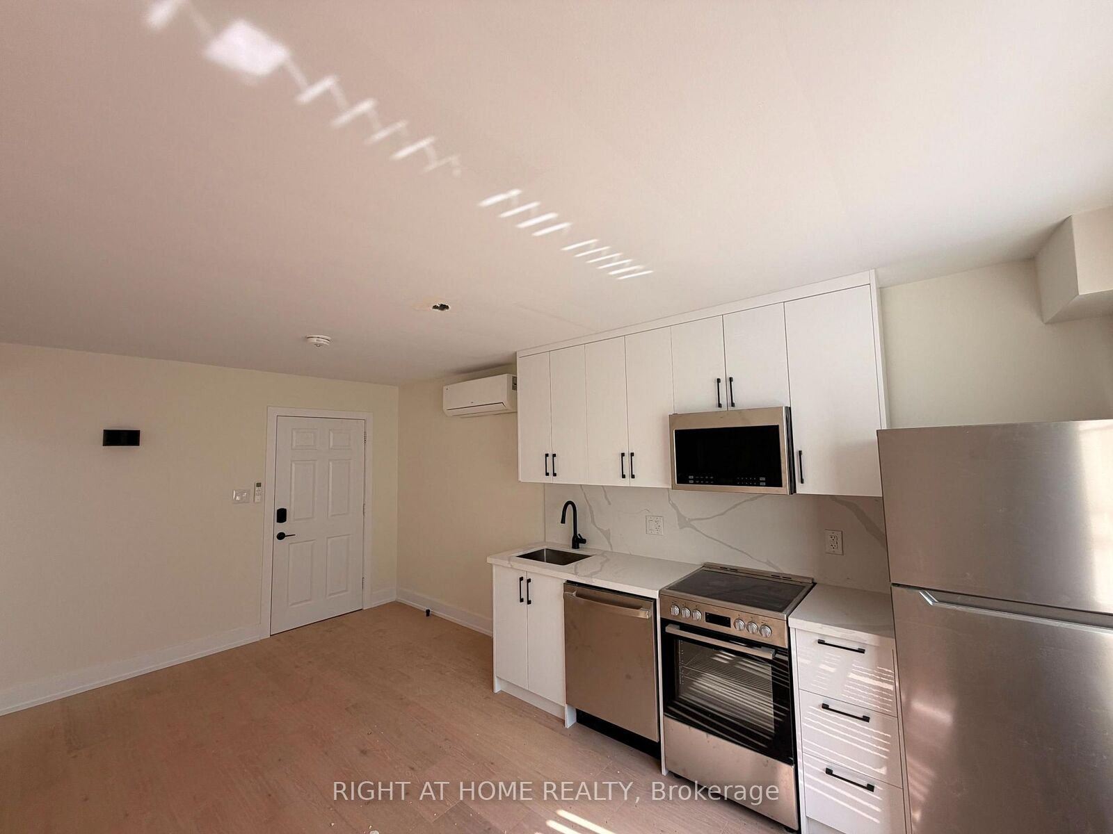 Property Photo: 3384 Lake Shore Boulevard W 202 ON M8W 1M9