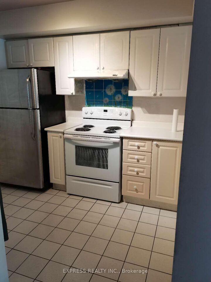 Property Photo:  18 Lee Centre Drive 1111  ON M1H 3H5 