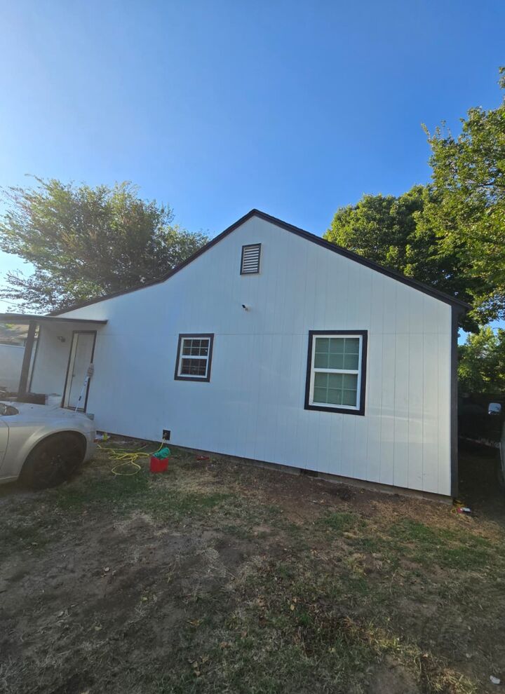 Property Photo:  2718 E Newton Place  OK 74110 