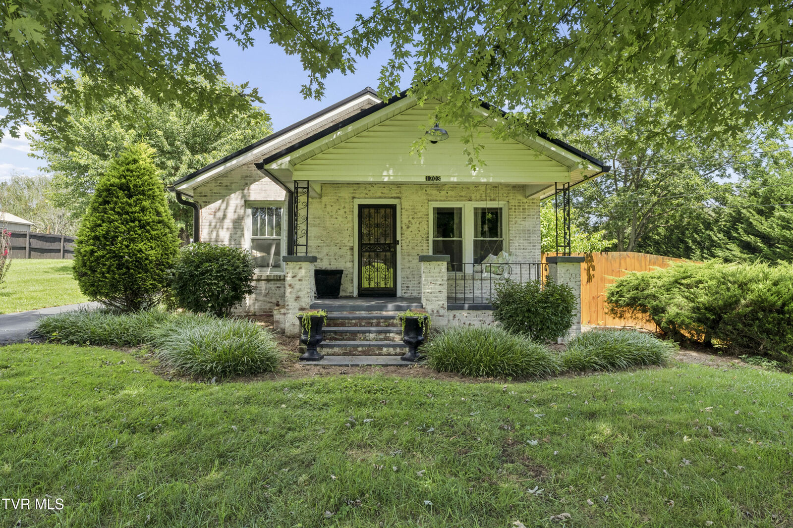 Property Photo: 1703 Southwest Avenue TN 37604