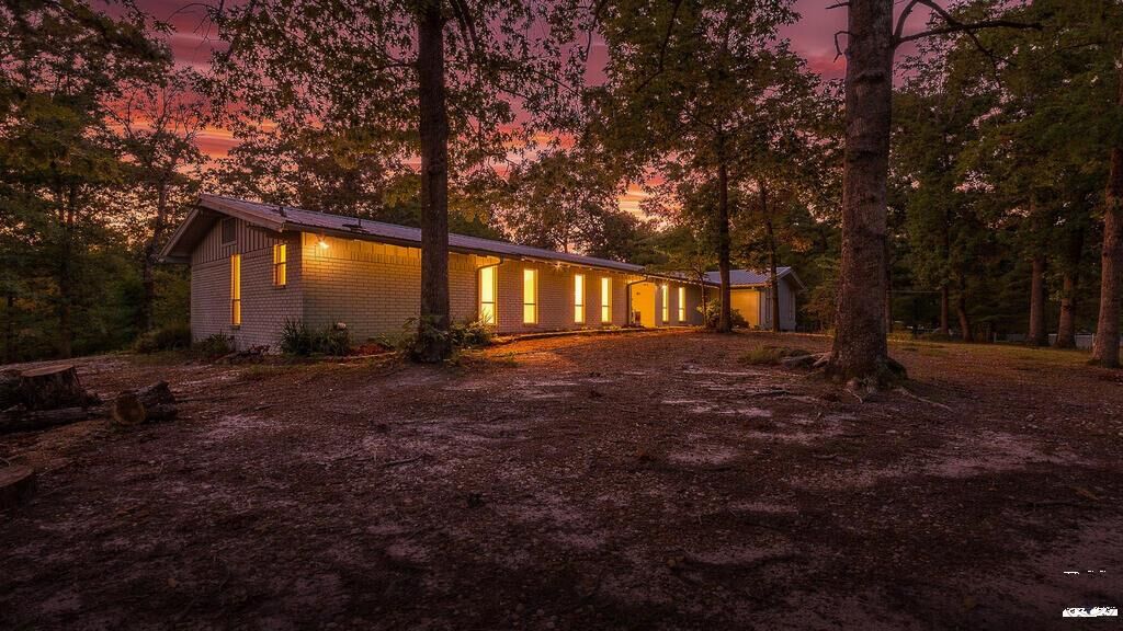 Property Photo: 323 Cherokee Trail AR 71854