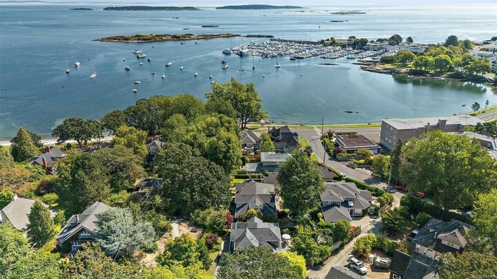 Property Photo: 2425 Oak Bay Ave BC V8R 1H3