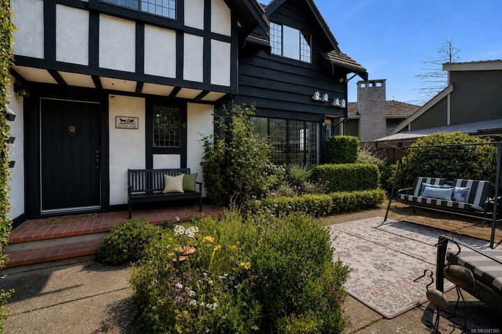 Property Photo: 3515 Aloha Ave BC V9C 1X9