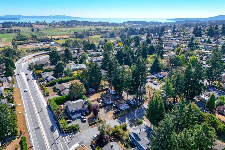 Property Photo: 6713 Buena Vista Rd BC V8Z 5X1