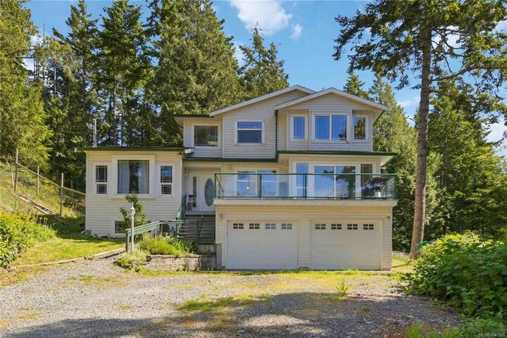 Property Photo: 821 Seedtree Rd BC V9Z 1C2