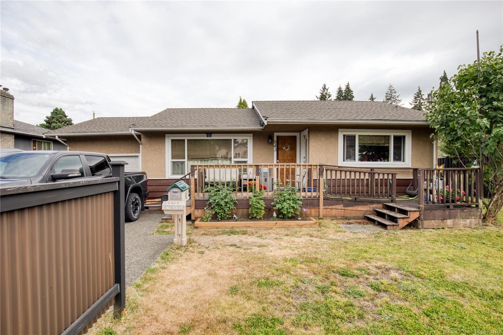Property Photo:  543 Bradley St  BC V9S 1B9 