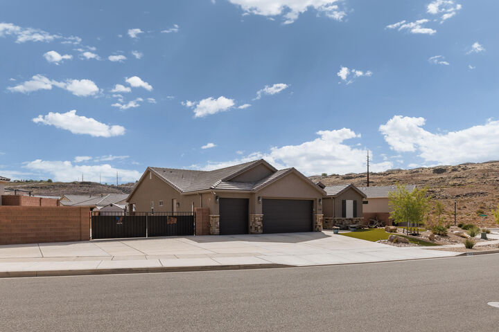 Property Photo: 426 N Sage Grouse Dr UT 84780