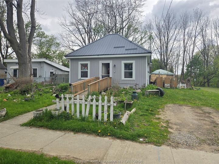 Property Photo: 249 King Street East ON N7M 3N3