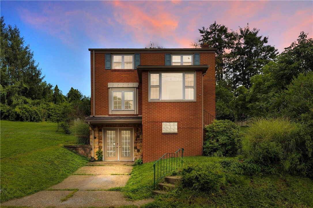 Property Photo:  401 Lecanto Ave  PA 15035 