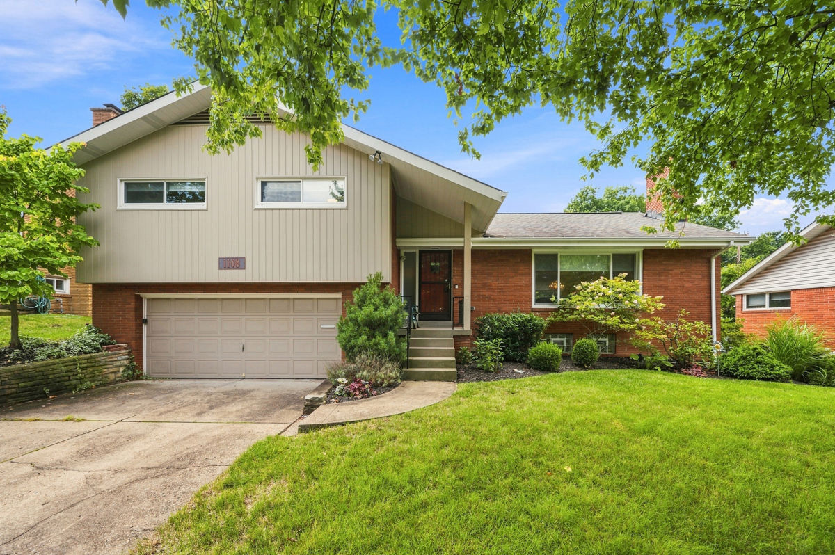 Property Photo:  1108 Folkstone Drive  PA 15243 
