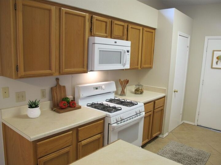 Property Photo:  1301 Texas Oak Way  TX 78613 