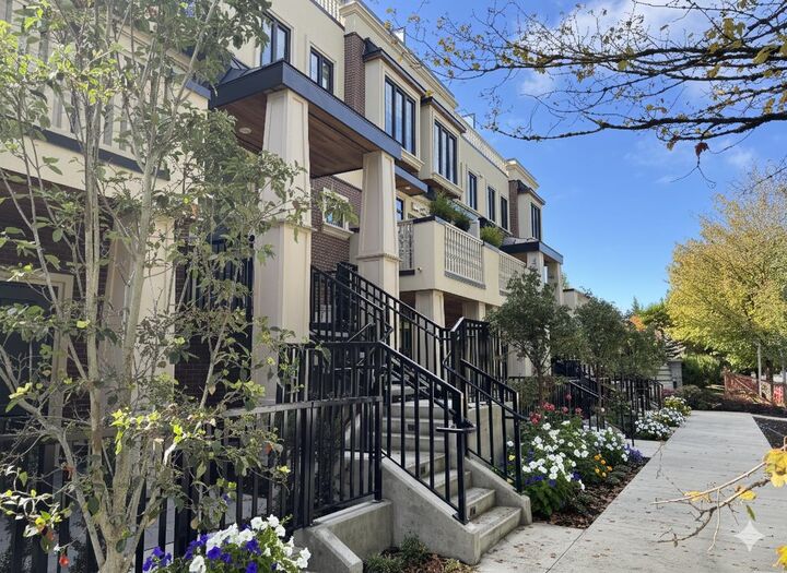 918 W 32nd Avenue 103 — photo 1