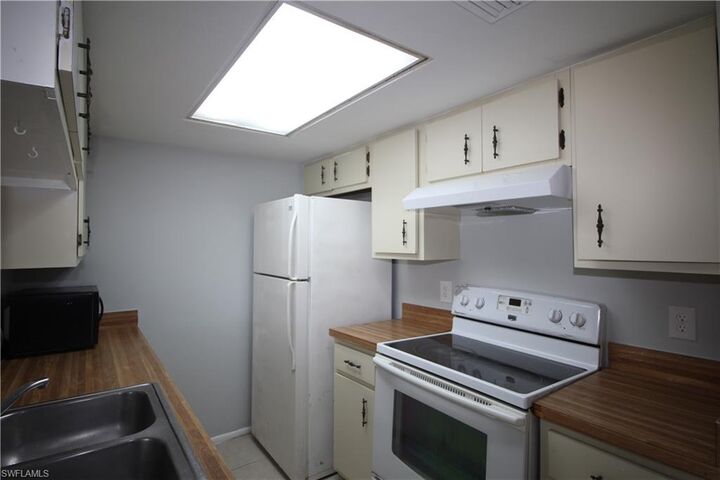 Property Photo:  613 Hancock Bridge Pkwy  FL 33990 