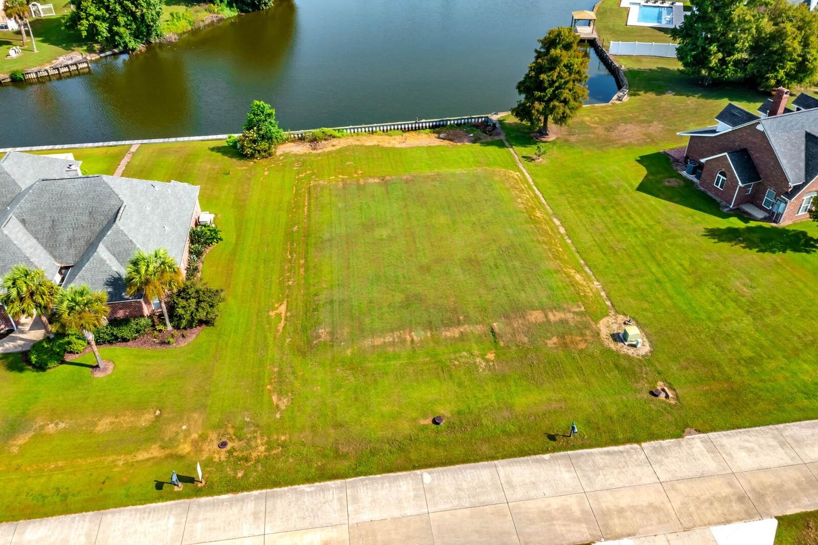 Property Photo: 229 West 40th Street LA 70345