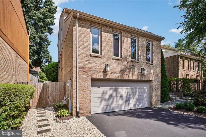 Property Photo: 9938 Great Oaks Way VA 22030
