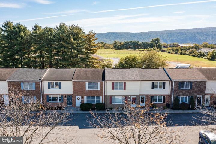 Property Photo:  1122 Wadewood Court  VA 22664 