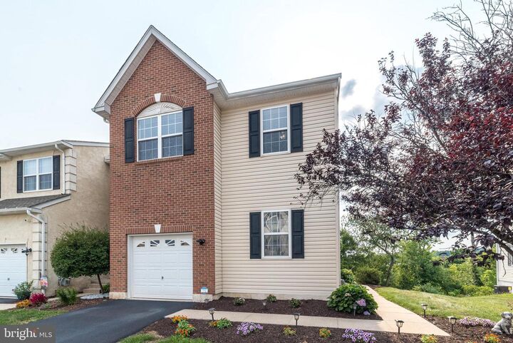 Property Photo: 85 Green View Drive PA 19464