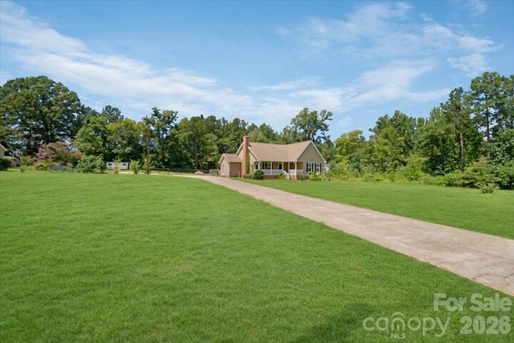 Property Photo:  2827 E Pinewood Road  SC 29706 