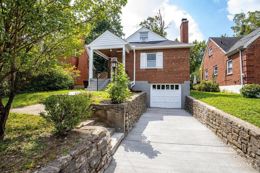 Property Photo: 2625 St Albans Avenue OH 45237