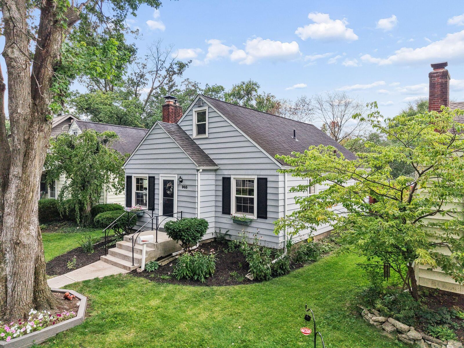 Property Photo: 903 Chelsea Avenue OH 43209