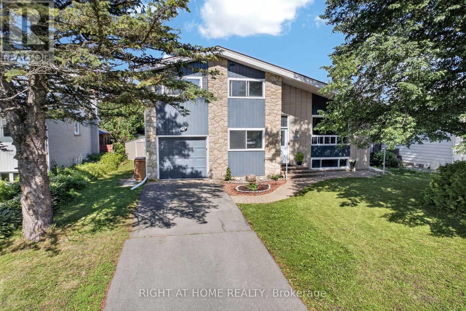 Property Photo:  1385 Chartrand Avenue  ON K1E 1H9 