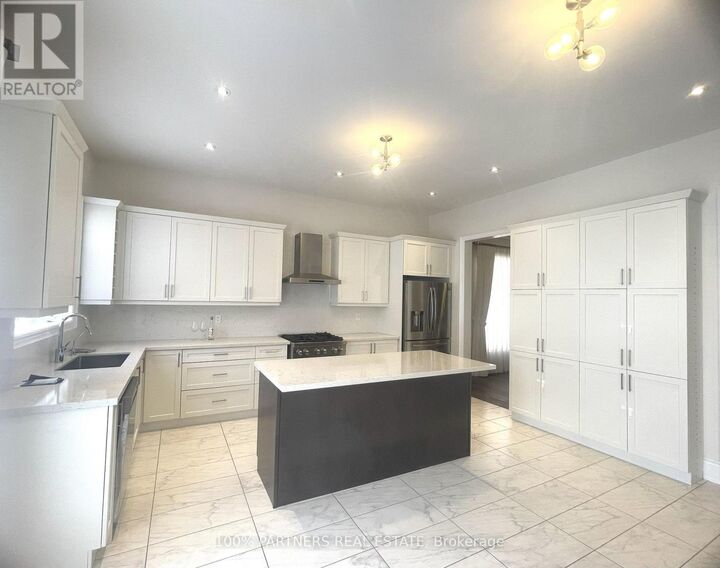 Property Photo:  117 Botelho Circle East  ON L4G 7Y0 