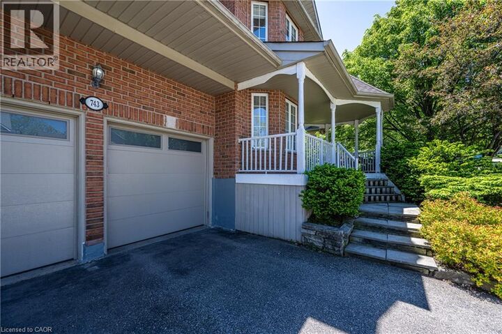 Property Photo: 743 Butternut Avenue ON N2V 2M3