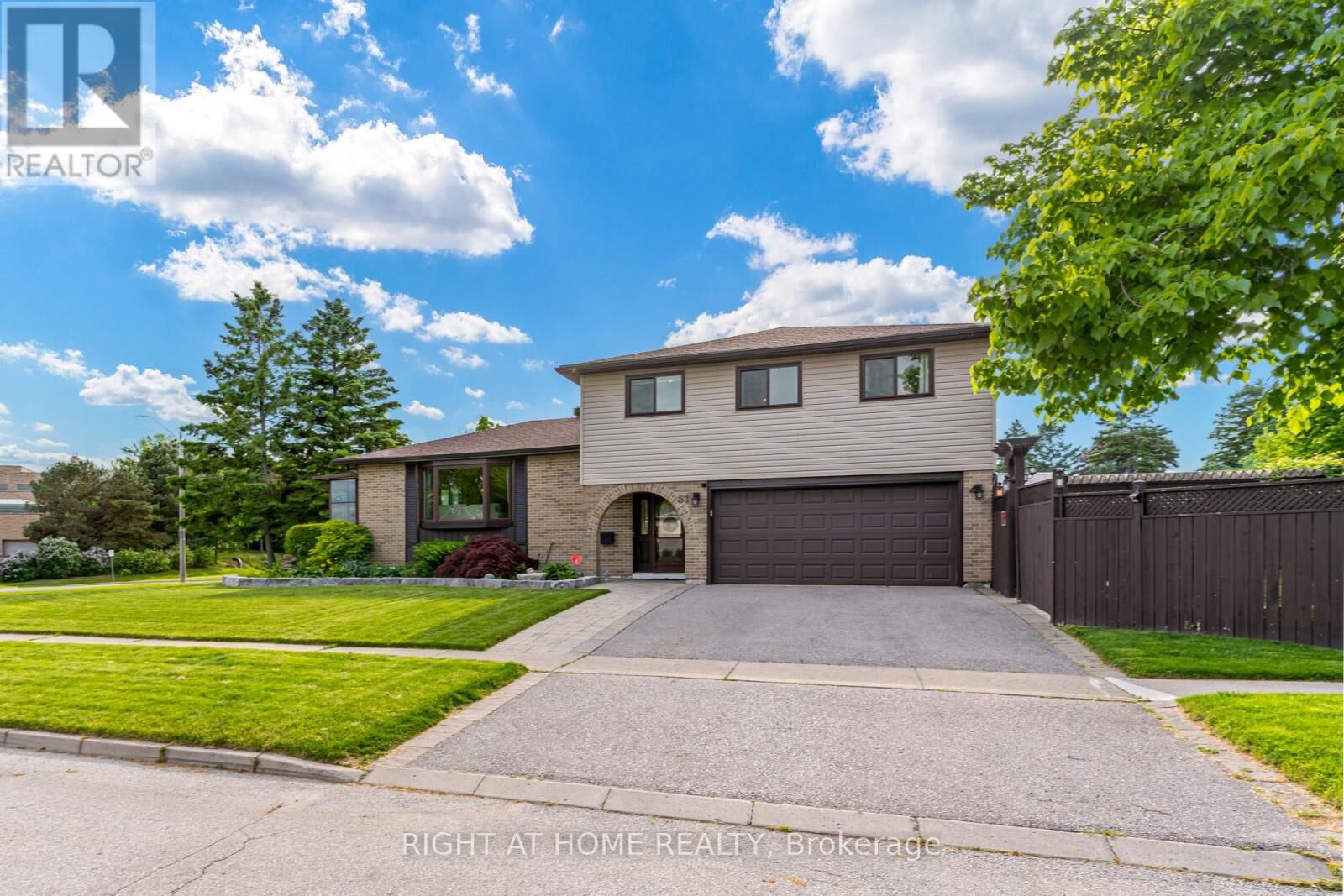 Property Photo:  51 Lewin Crescent  ON L1S 3A2 