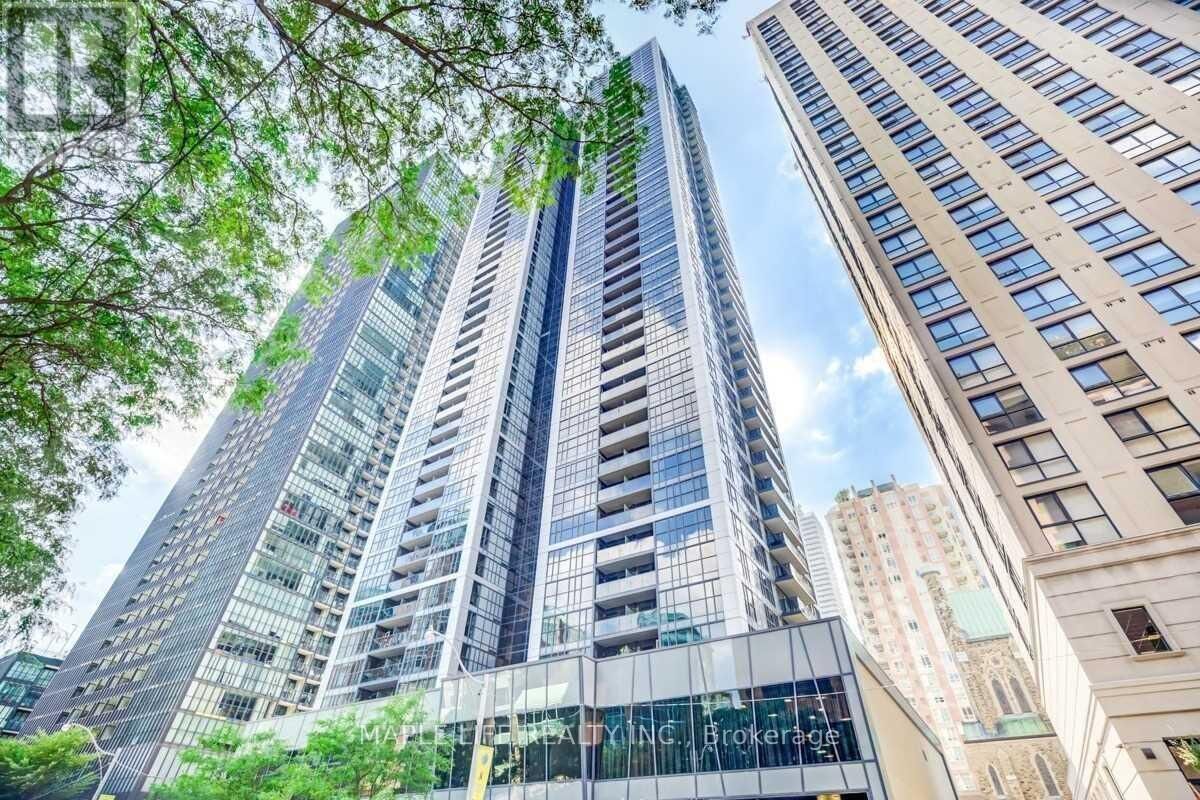Property Photo:  28 Ted Rogers Way 1802  ON M4Y 2J4 