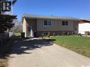 Property Photo:  633/635 3rd Street NE  SK S0A 4J0 