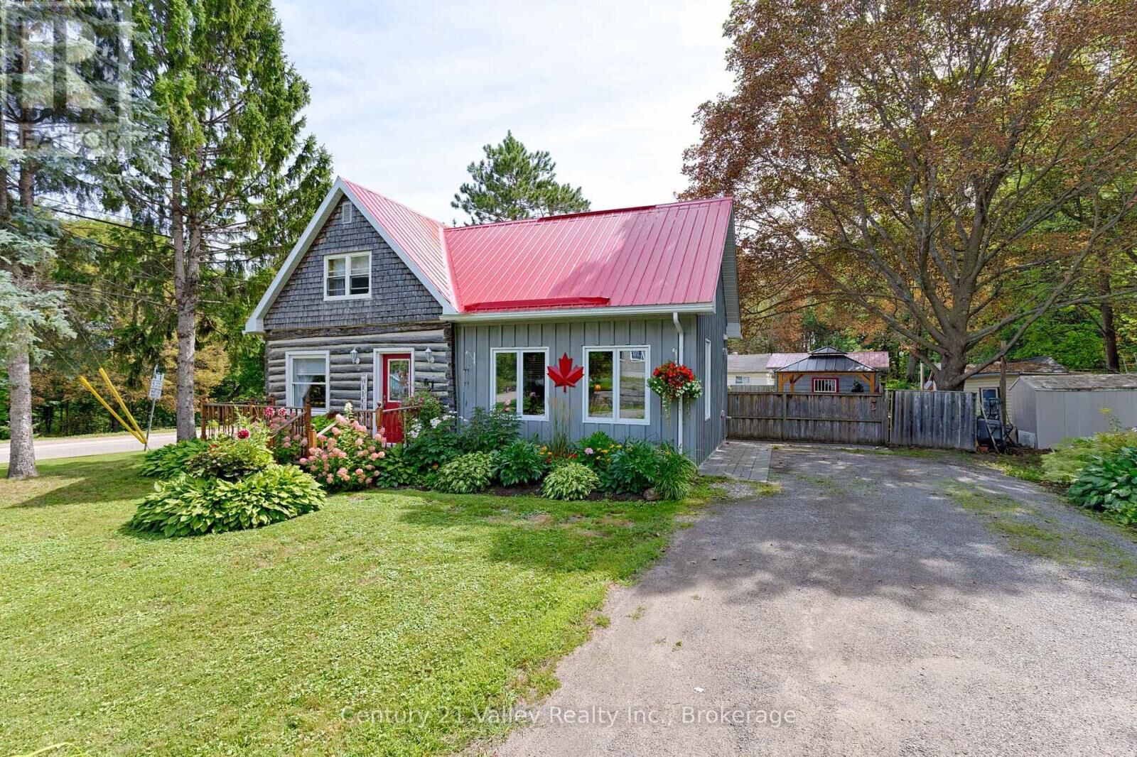 Property Photo:  61 Melanie Street  ON K0J 1T0 
