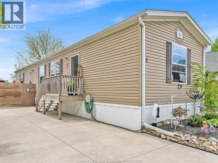 Property Photo:  1 Oak Court  ON N0R 1J0 
