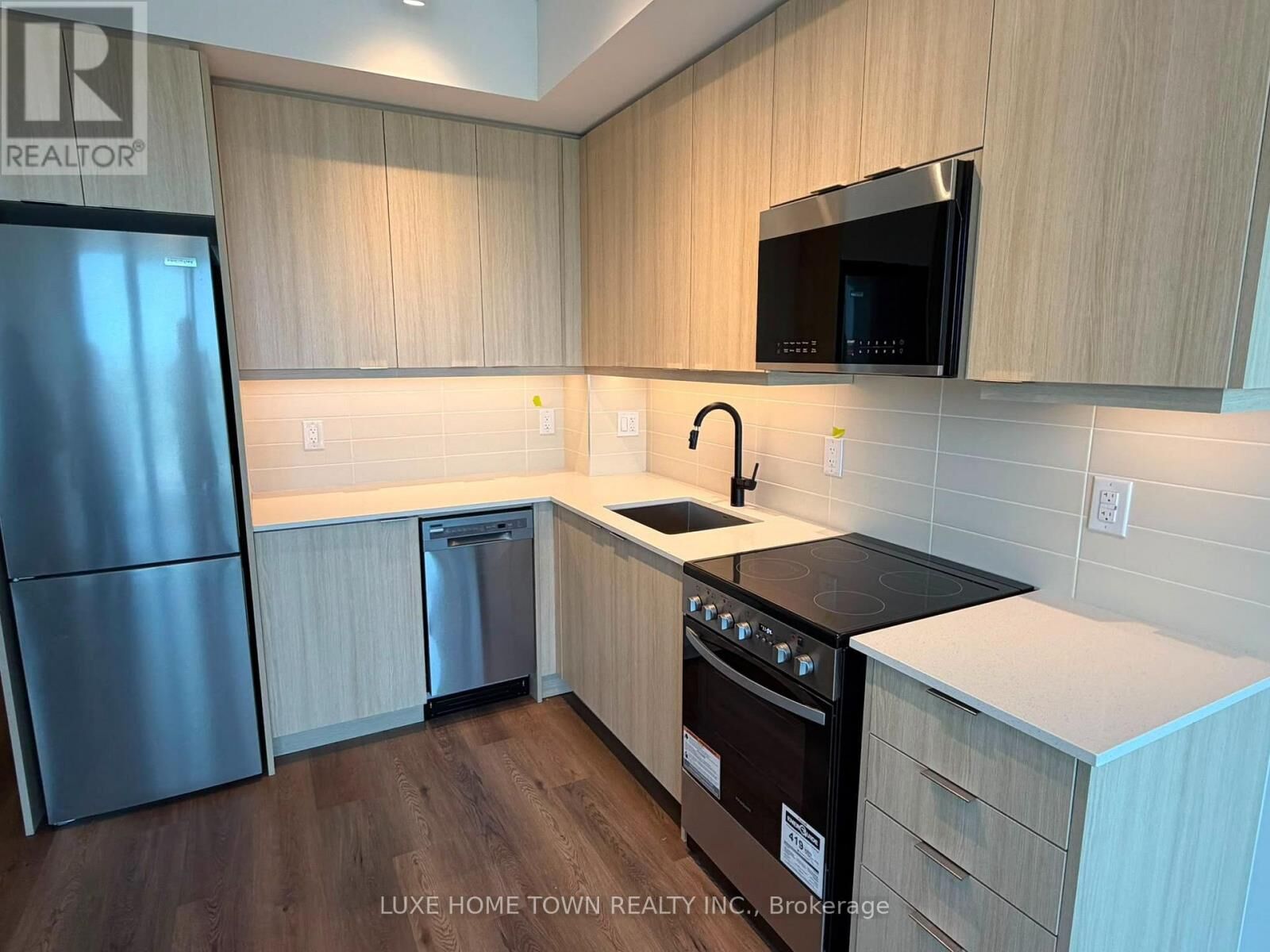 Property Photo:  115 Nipissing Road 1302  ON L9T 5B2 