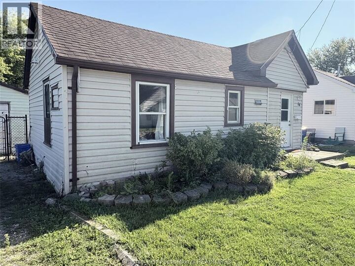 Property Photo:  16 Wills Street  ON N8A 1B2 