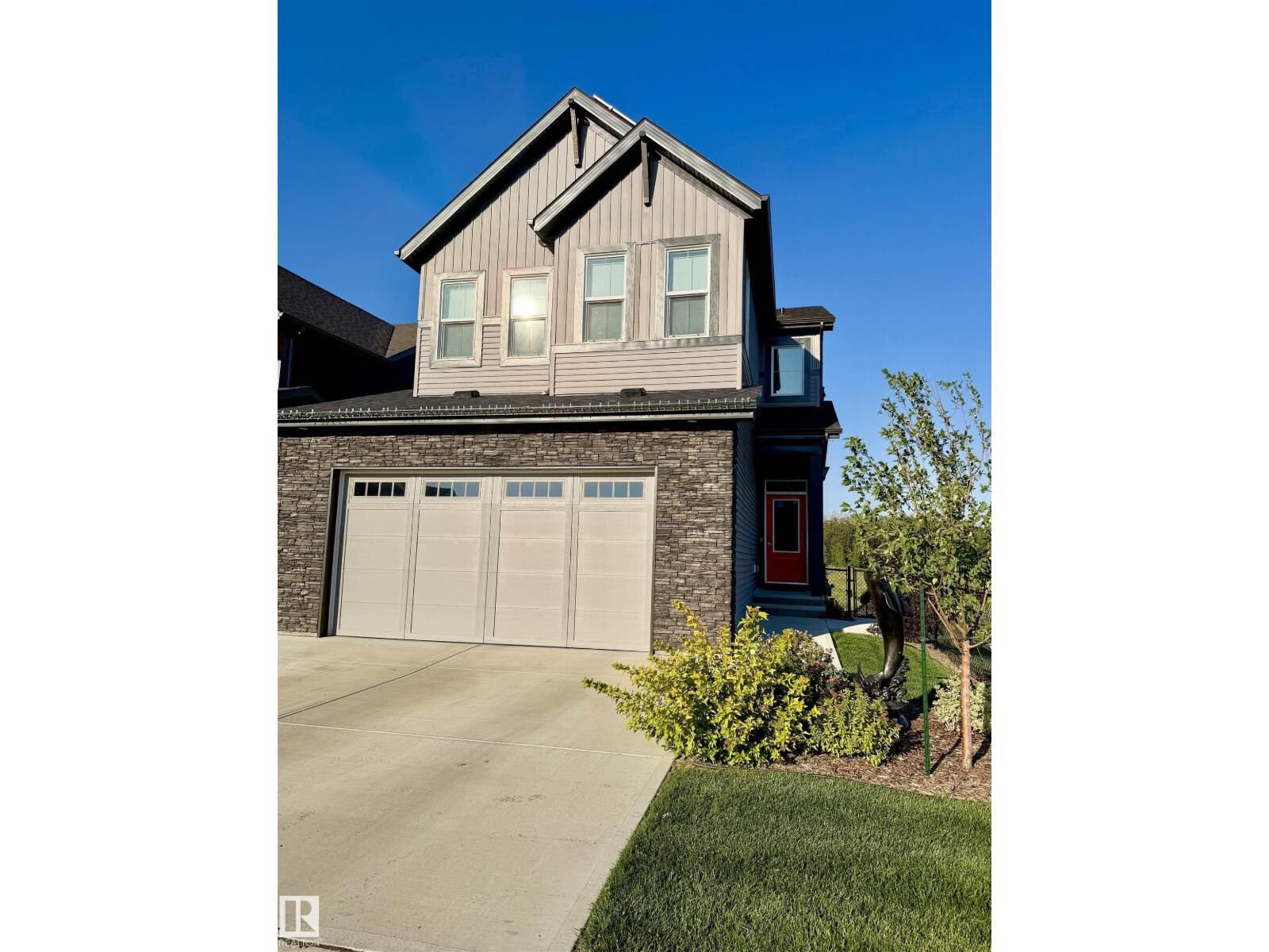 Property Photo: 7135 Edgemont Wy NW AB T6M 1K1