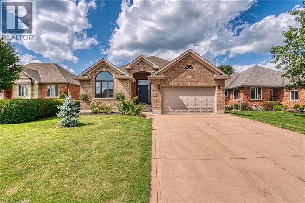 Property Photo: 635 Riverview Drive ON N4W 3T7