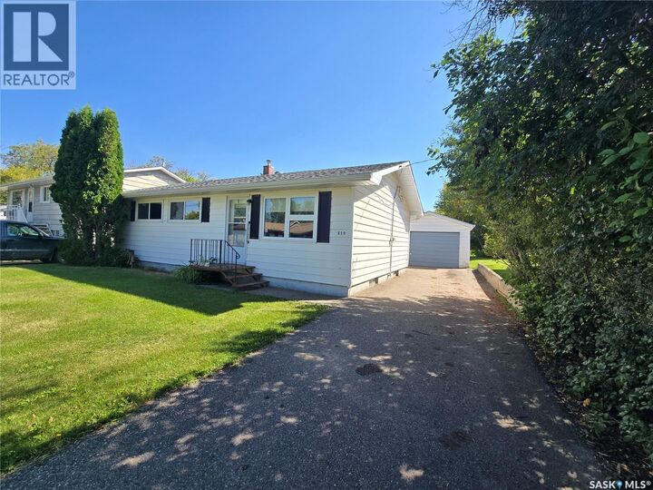 Property Photo: 819 Gambetta Street SK S0G 5C0