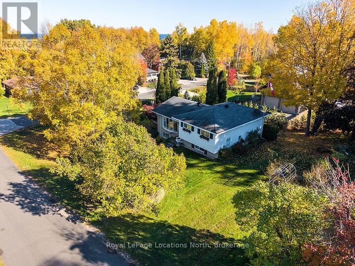 15 Wellington Street South — photo 1