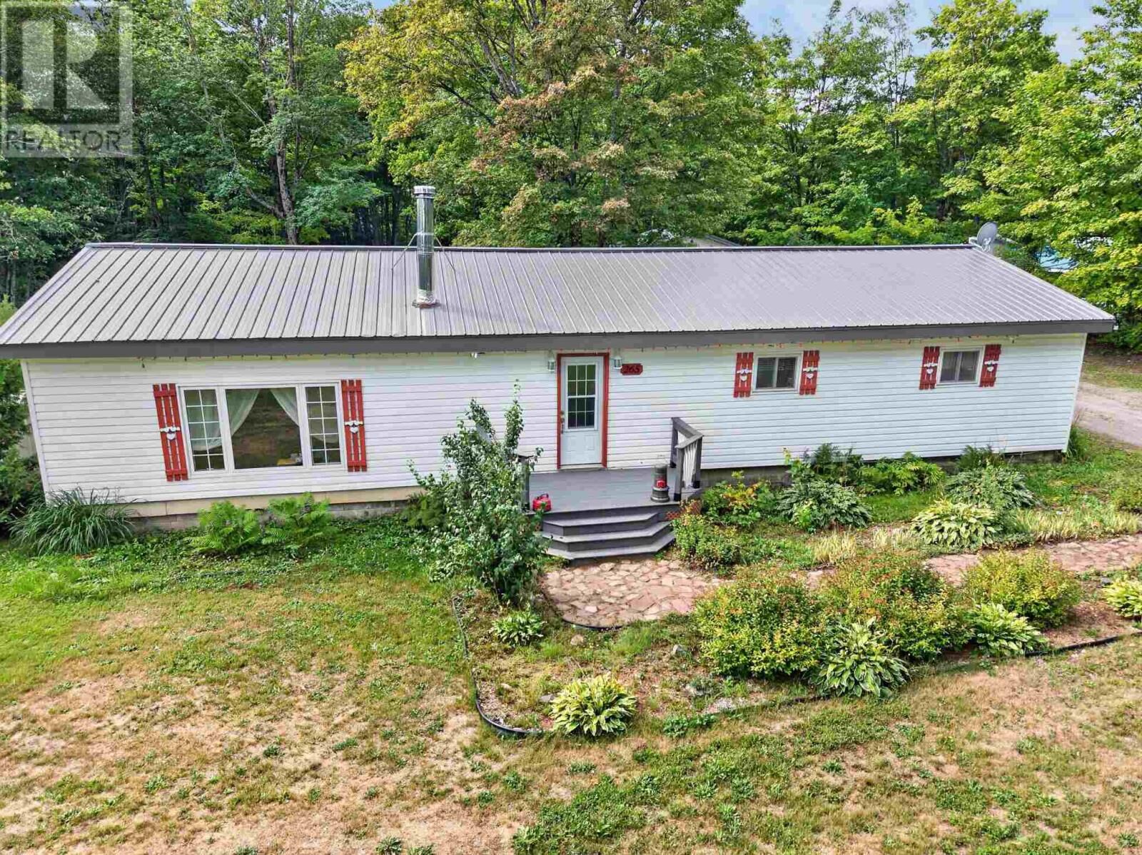 Property Photo: 265 Fifth Lin E ON P6A 6J8