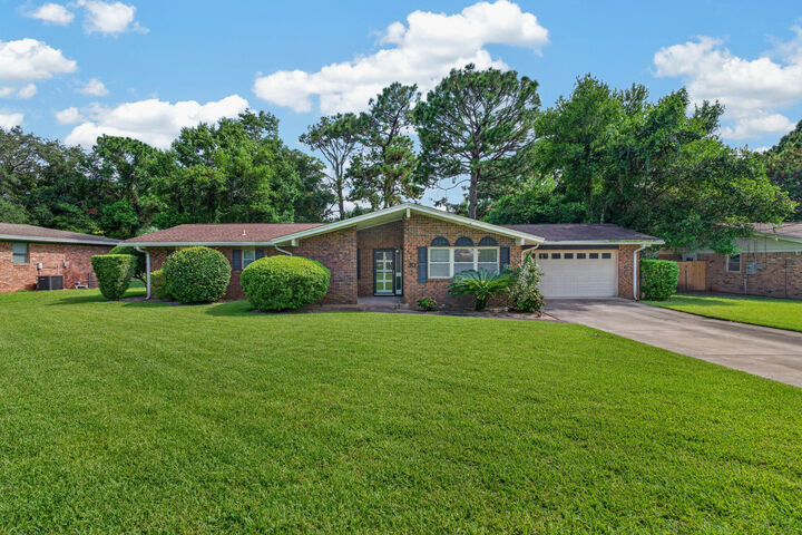 Property Photo: 30 Walnut Avenue FL 32579