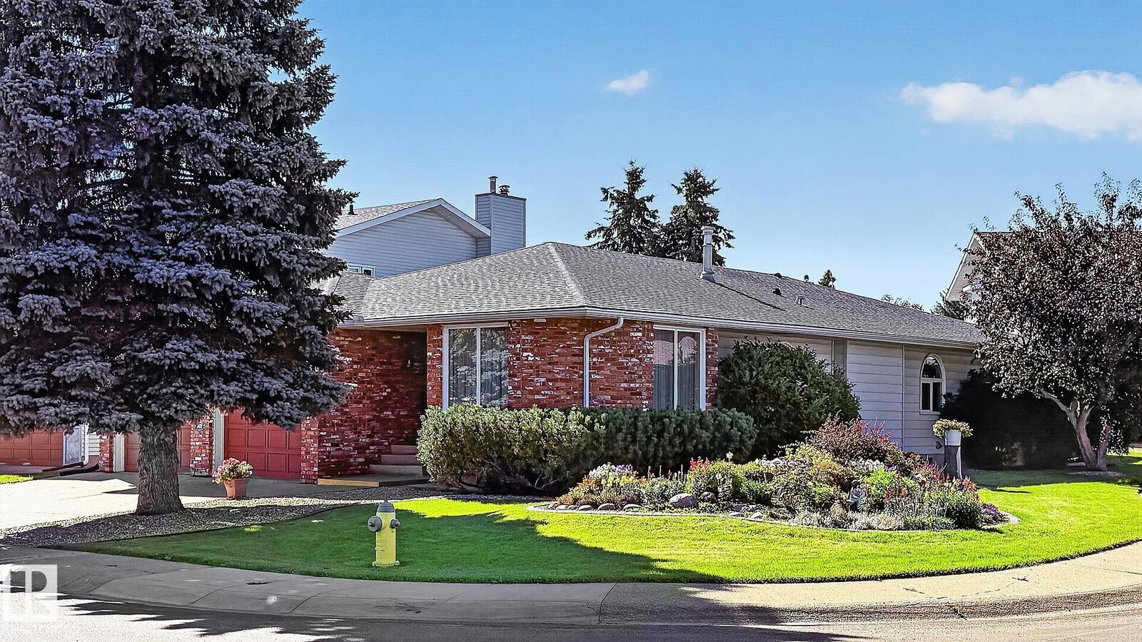 Property Photo:  5814 181 Street NW  AB T6M 1V7 