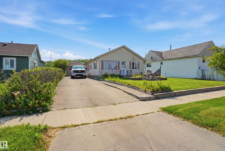 Property Photo:  4741 51 Ave  AB T0E 2M0 