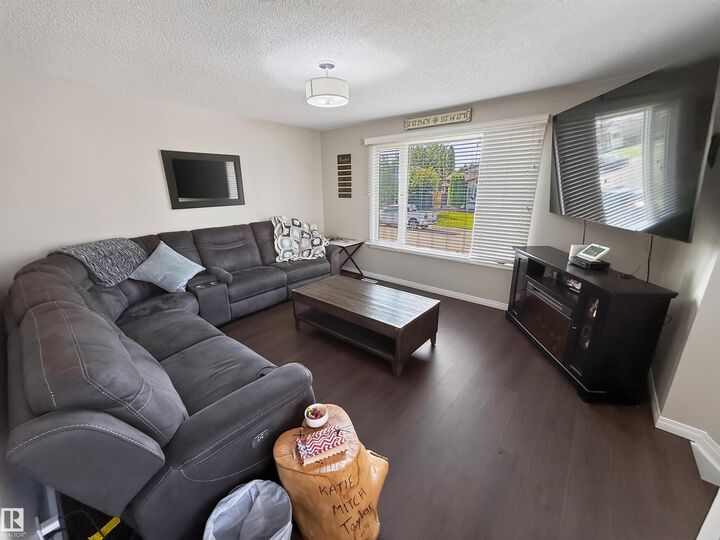 Property Photo:  12 Mathias Avenue  AB T7X 2S3 