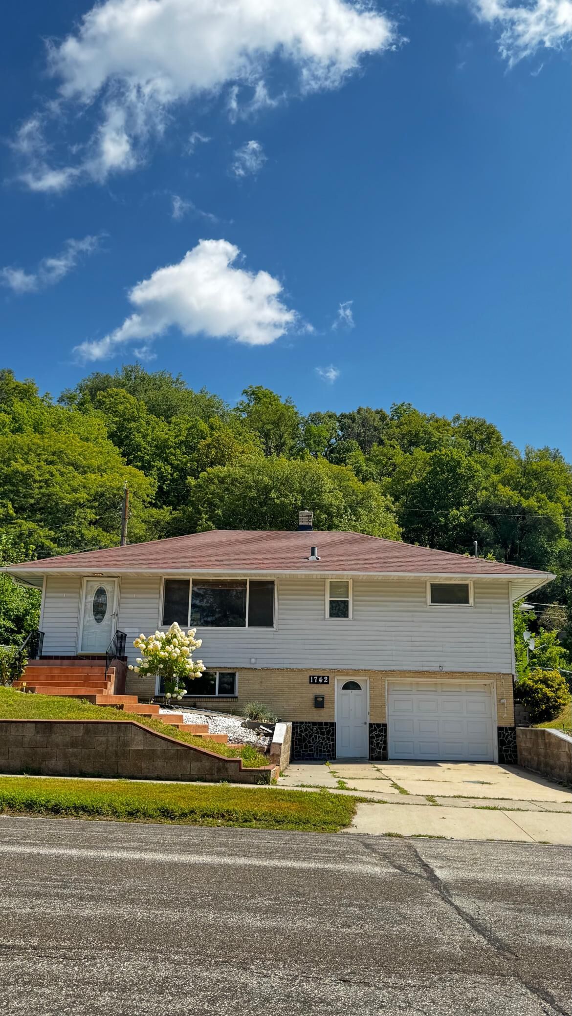 Property Photo: 1742 3rd Avenue NE MN 55906