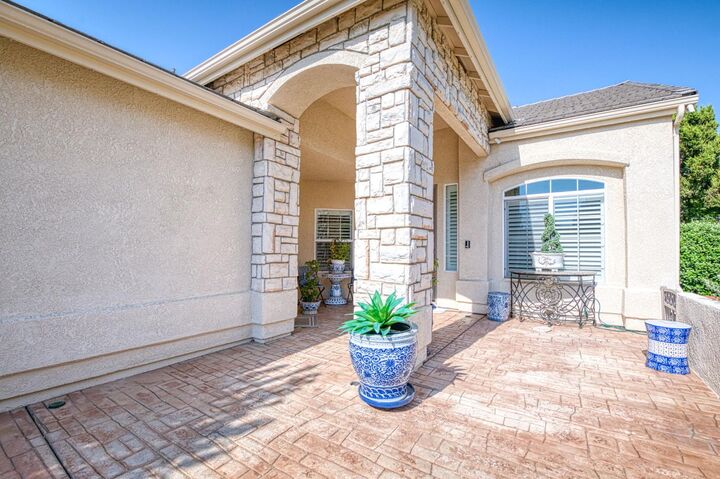 Property Photo: 1140 E Sawgrass Avenue CA 93730