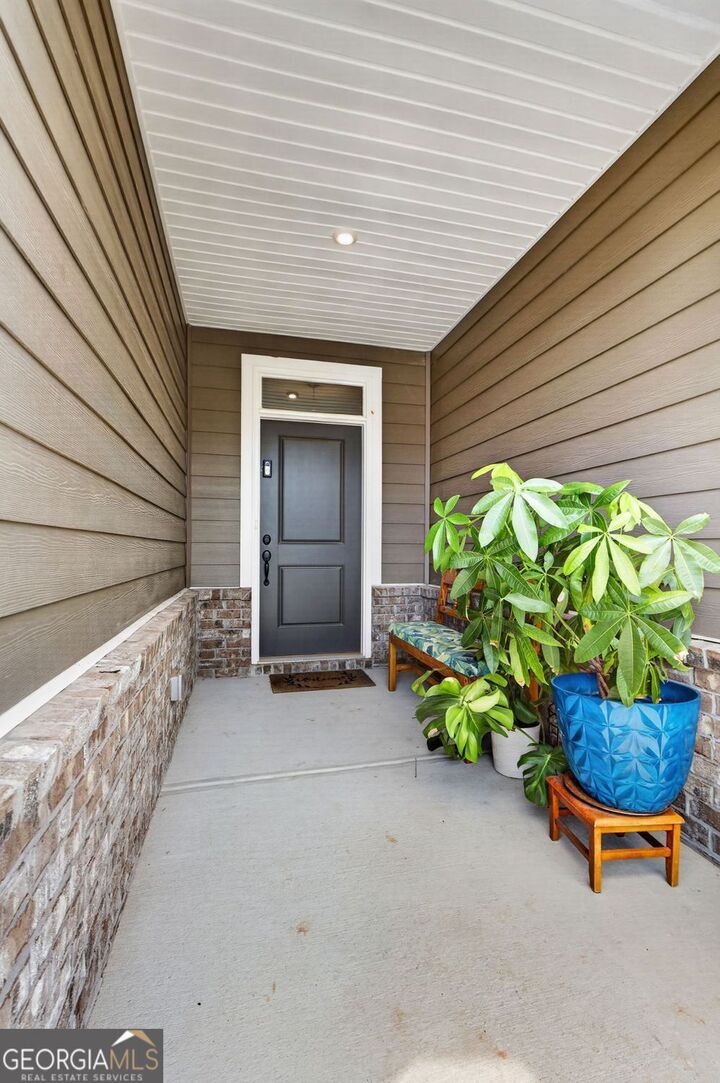 Property Photo:  1173 Burlington Court  GA 30253 